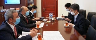 会談の模様(カリモフ文化大臣代行)